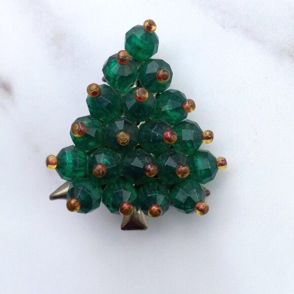 Christmas Tree Brooch Faceted Green Beads w Red Toppers 1960s - Picture 2 of 11